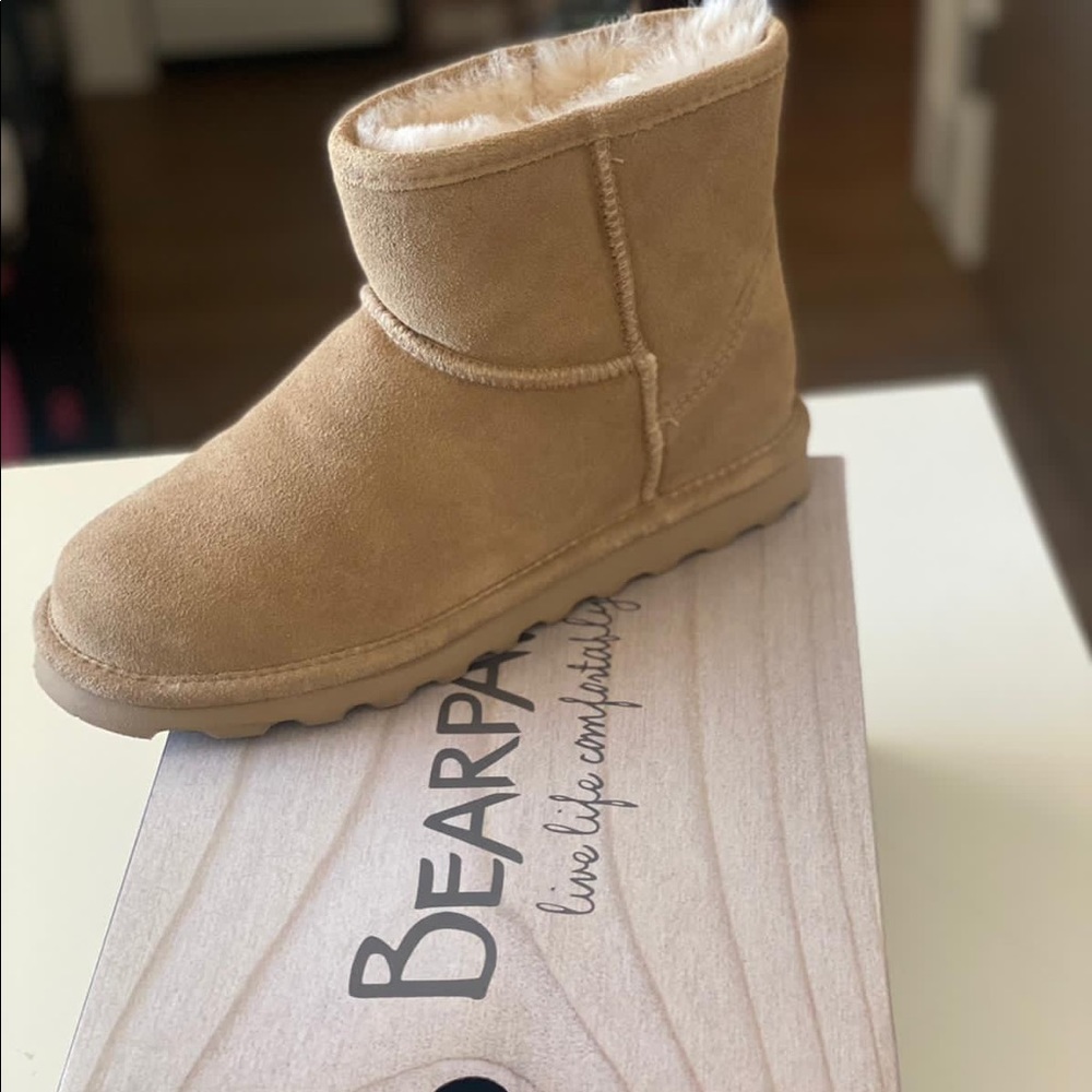 Bearpaw size 9 women